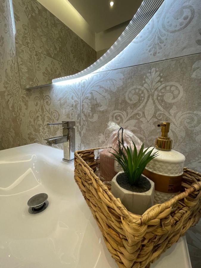 Agora Luxury Apartment 1 ลูตรากี ภายนอก รูปภาพ