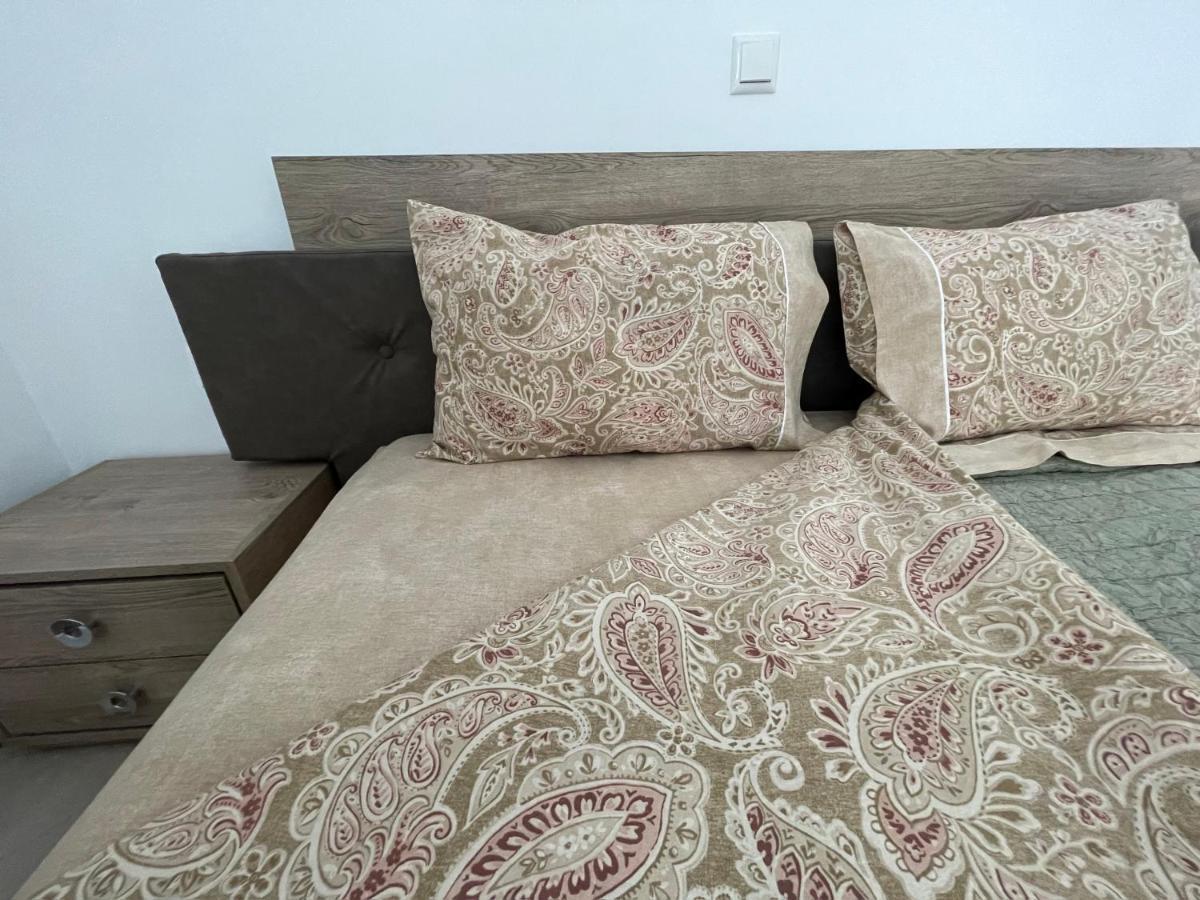 Agora Luxury Apartment 1 ลูตรากี ภายนอก รูปภาพ