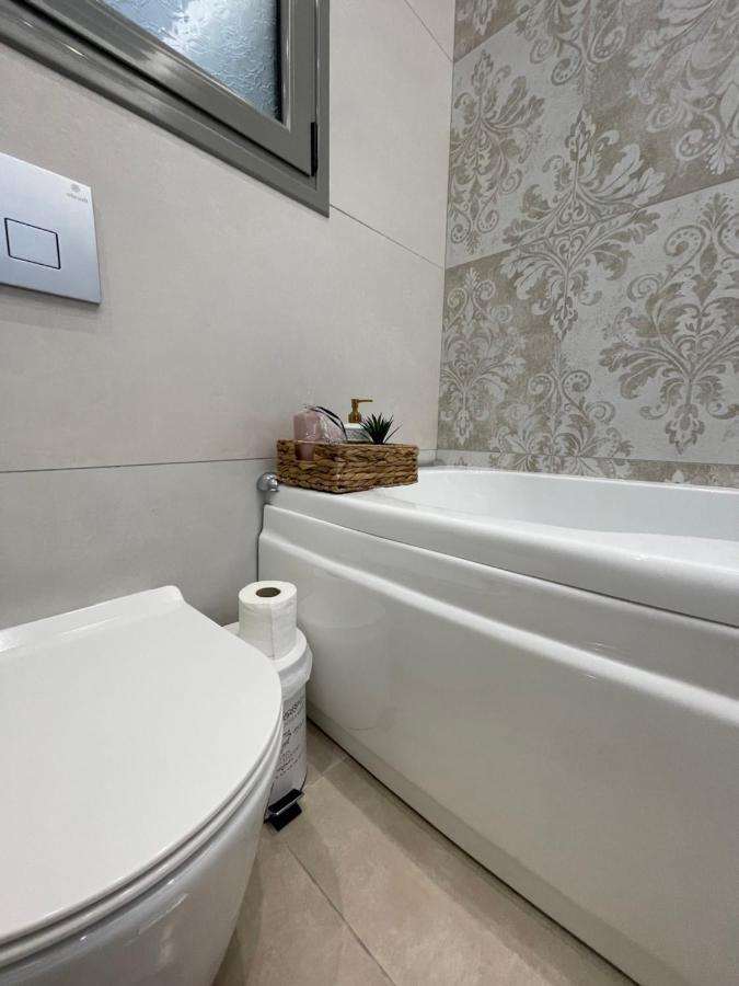 Agora Luxury Apartment 1 ลูตรากี ภายนอก รูปภาพ